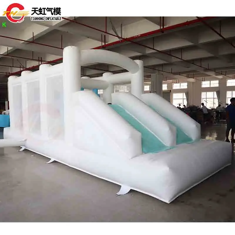 Escorregador Inflável Branco de 23 pés com Obstáculos para Aluguel em Casamentos e Festas de Carnaval