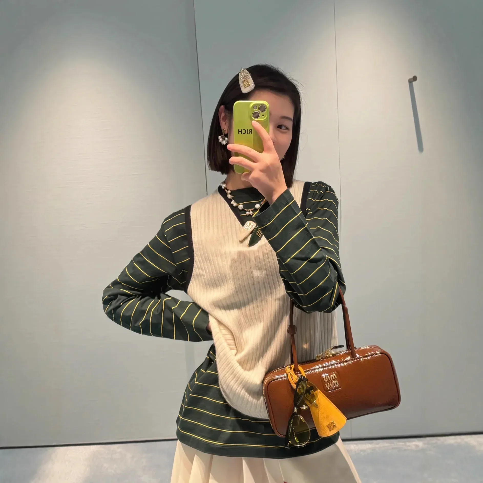 تي شيرت فضفاض مريح بأكمام طويلة تي شيرت نسائي أوائل الخريف للحماية من الشمس قميص عالي الإصدار Miu Home Stripe Pocket Sweatsh #2