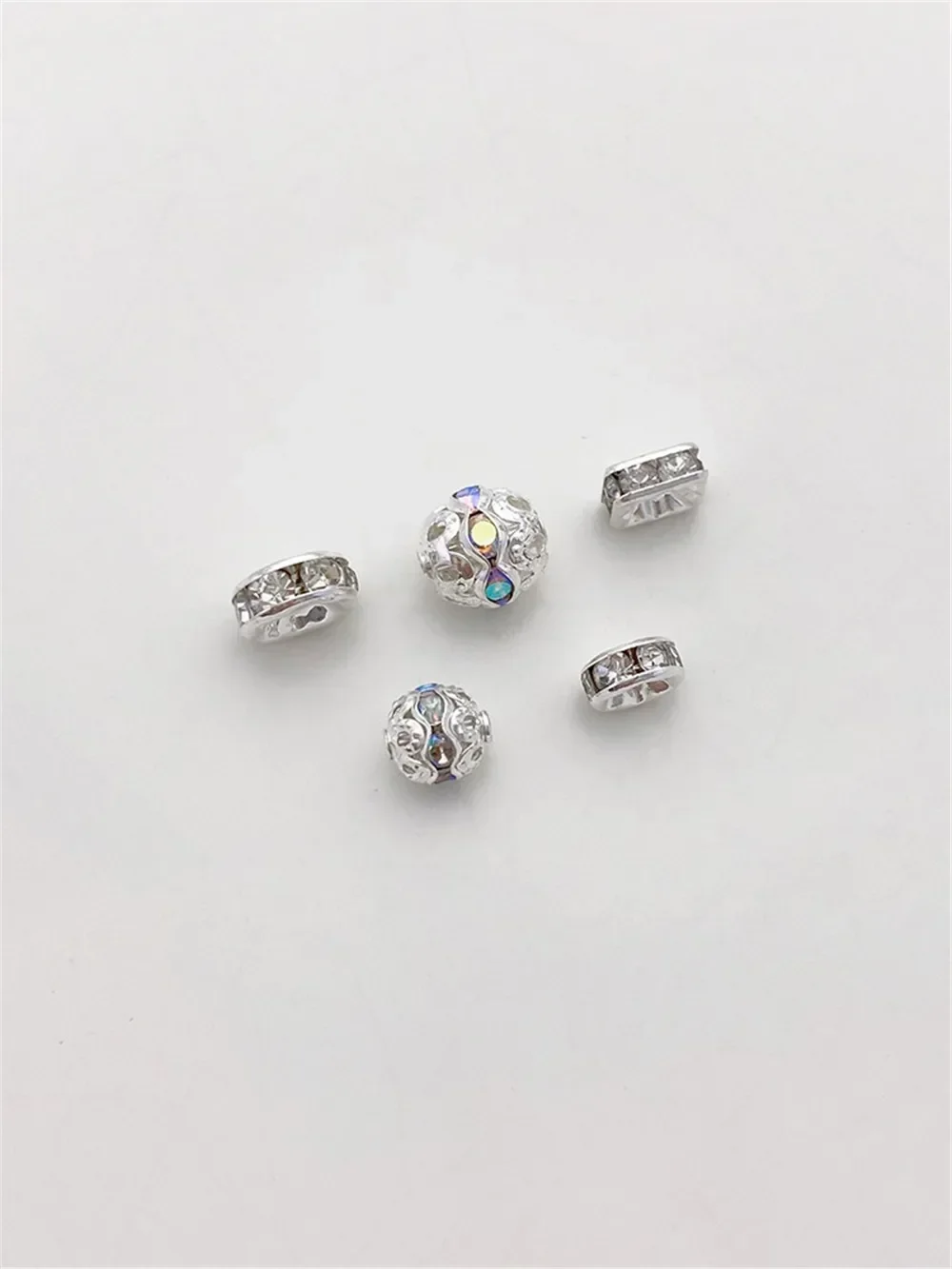 Silber Diamant-verkrustete Hohle Blume Ball Quadratische Partition Perle Runde Perle Lose Perlen Handgemachte DIY Armband Material Accessori