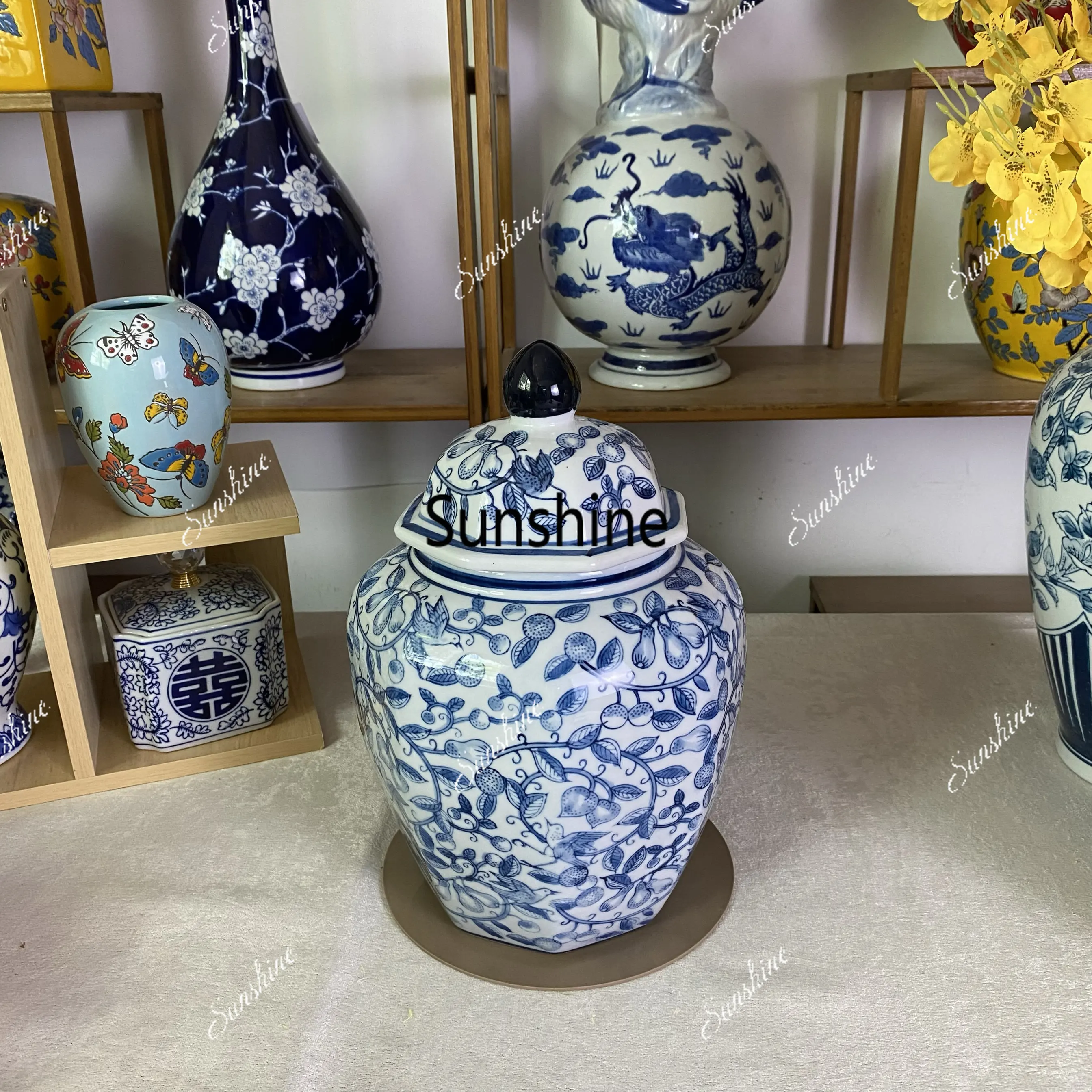 Chinese vase ceramics, blue and white porcelain, tea leaves, piggy bank decorations