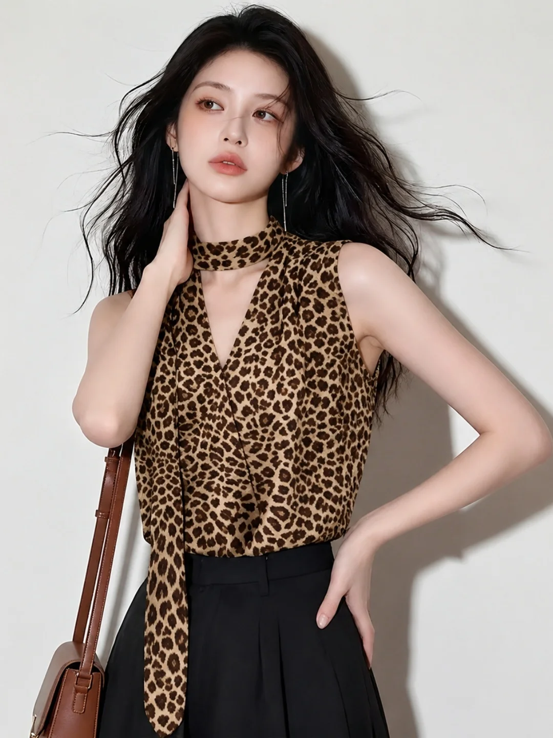 

Elegant Leopard Print Sash V-Neck Sleeveless Vest Fashionable Ageless Summer Top Women's Straight Cut Basic Versatile Tank Top