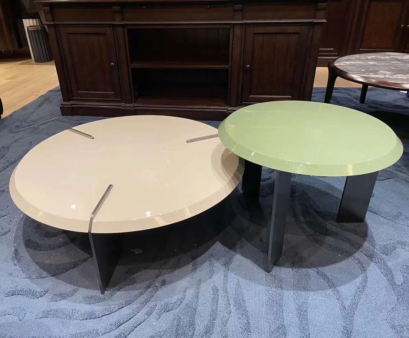 JS T132 High End Wood Coffee Tables White Paint Round Modular Center Table Three Stainless Steel Legs Green Wooden Top End Table