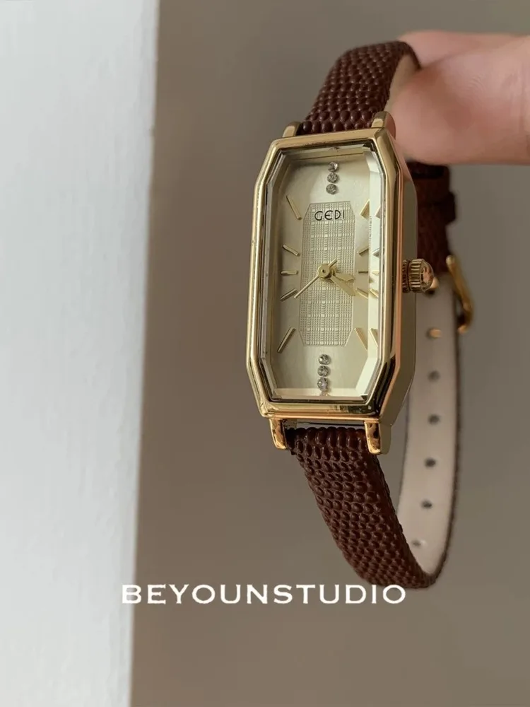 

Retro Women's Watch Exquisite Square Quartz Watch Premium Waterproof Leather Literary Niche Ladies Bracelet Clock Gift