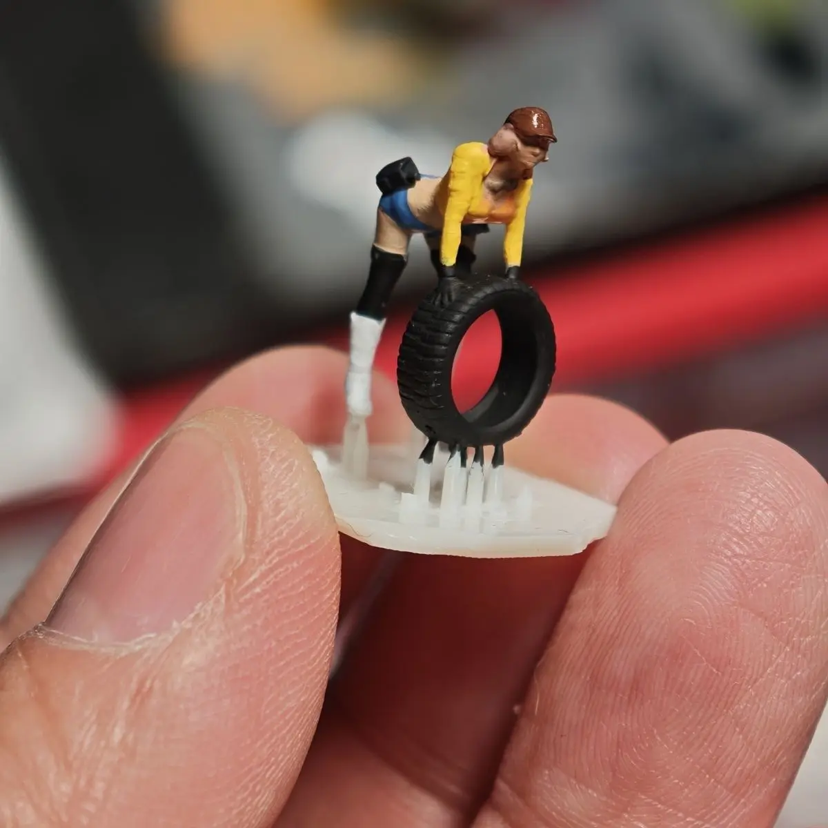 

1/64 Model Car Scene Diorama Resin Figures Tire Girl Repair Woman