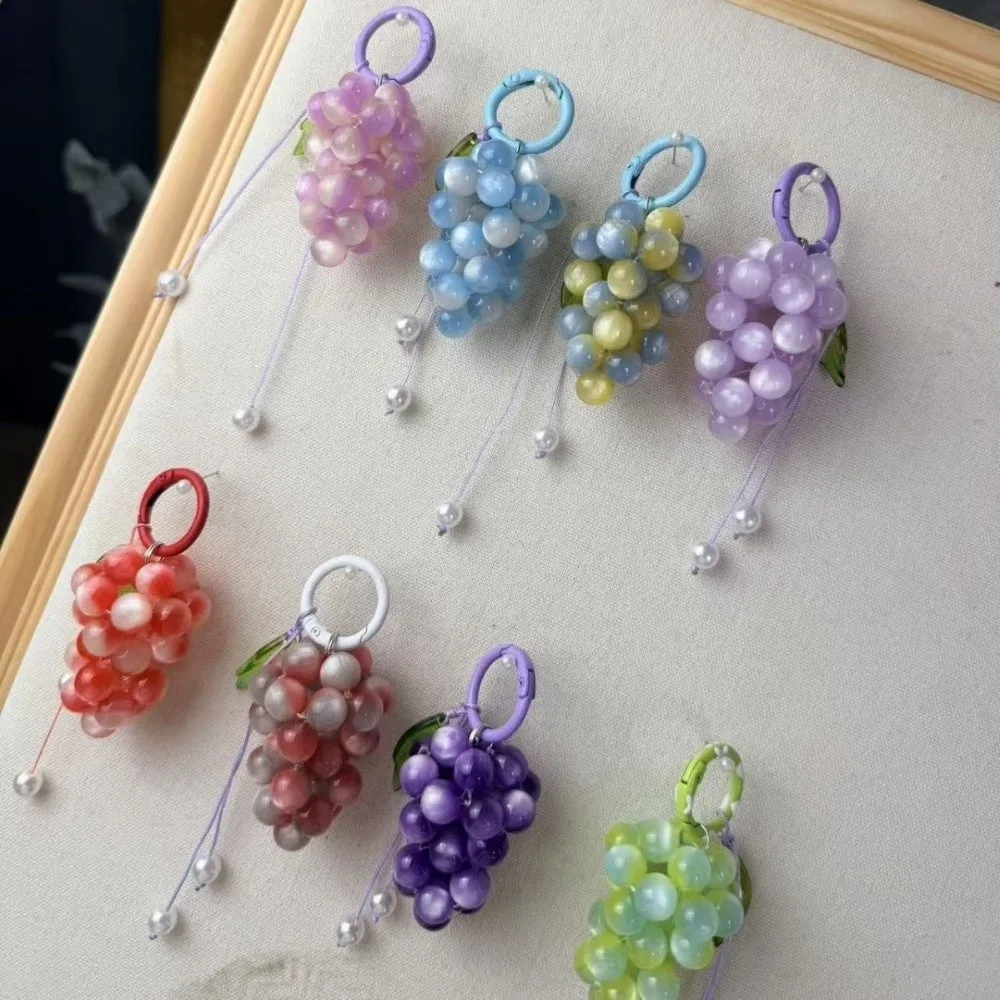 Niedlicher Schlüsselanhänger aus Legierung in Traubenform, glasierter Mini-Frucht-Schlüsselring, leichter Perlen-Taschenanhänger für Damen – Detail 9