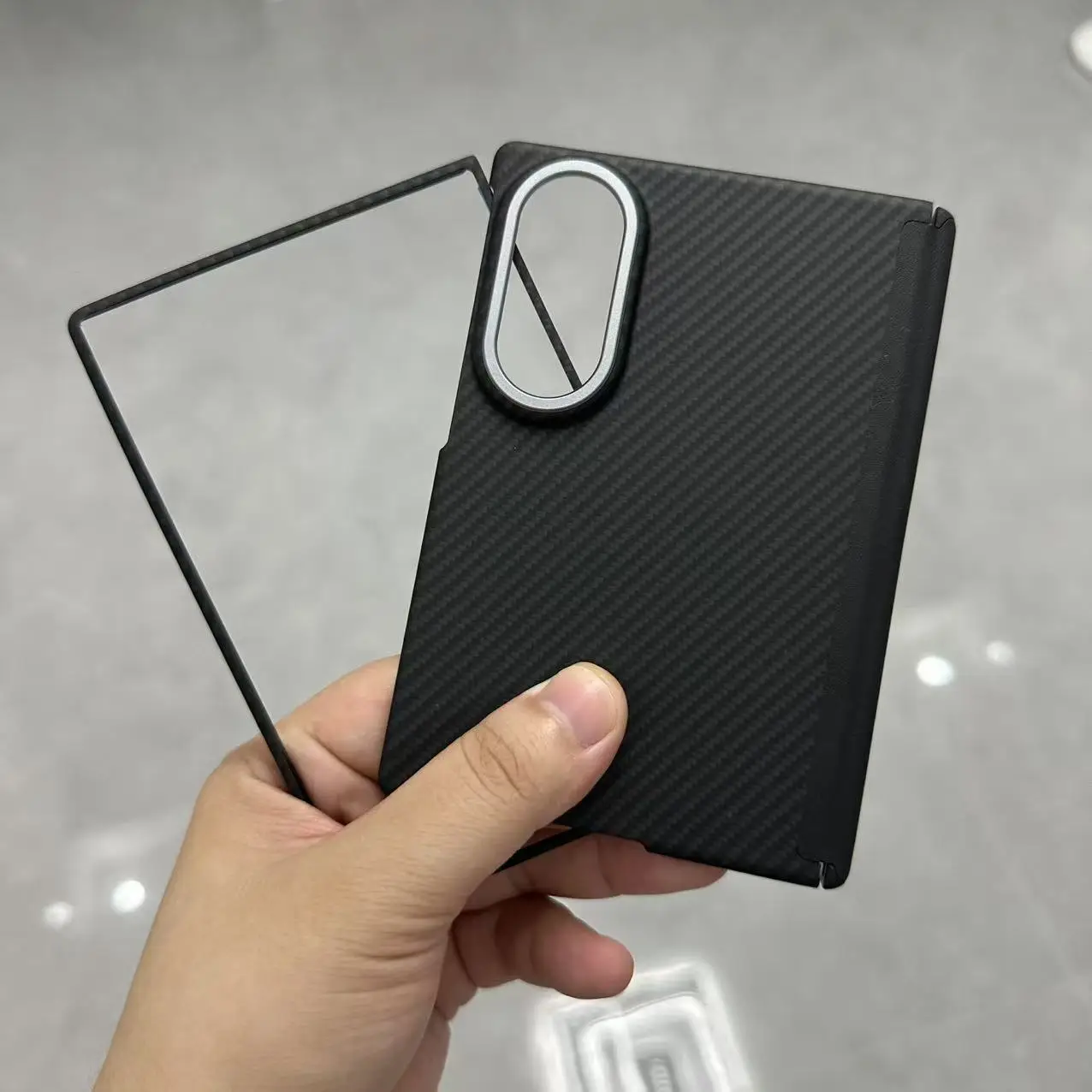 Dla Samsung Galaxy Z Fold 8 Wide 600D Etui ochronne z teksturą włókna węglowego z magnetycznym zawiasem, kompatybilne z bezprzewodowym ładowaniem Magsafe. — zdjęcie produktu 2
