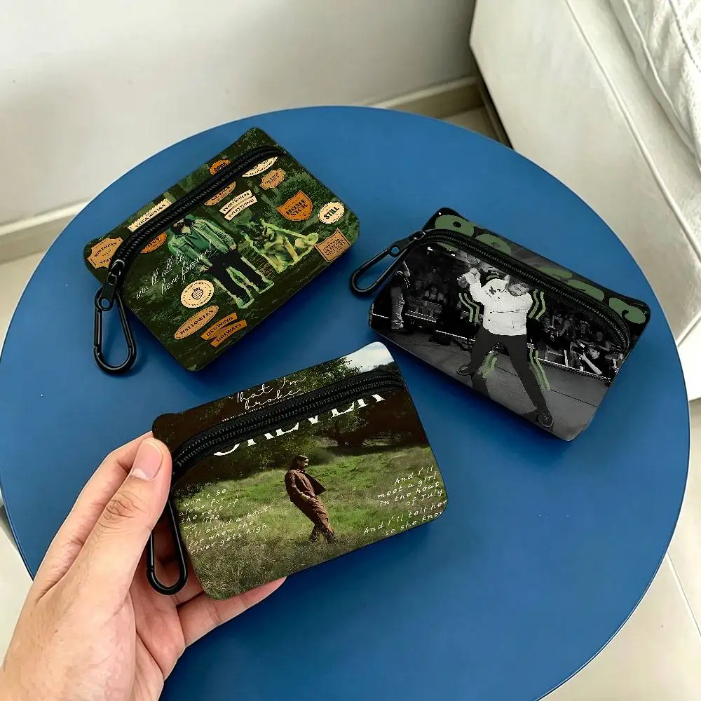 Singer N-Noah Kahan Music Mini Oxford Cloth Coin Purse With Carabiner Hook Portable Key Card Wallet Small Zipper Storage Pouch