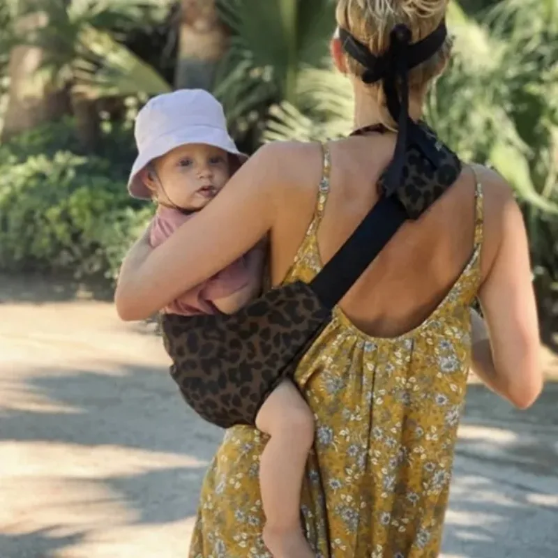 حاملة أطفال محمولة جديدة بطباعة الفهد، مناسبة للآباء والأمهات والتسوق والسفر والسفر مع الأطفال