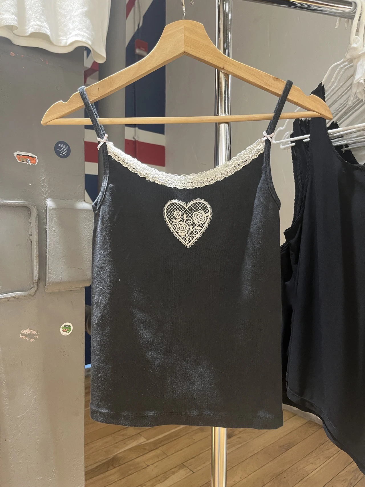 القلب زهرة التطريز الأسود تانك القمم المرأة اثنين الانحناء الدانتيل تقليم القطن سليم بروتيل الصيف نمط Preppy الحلو المحاصيل القمم Y2k جديد