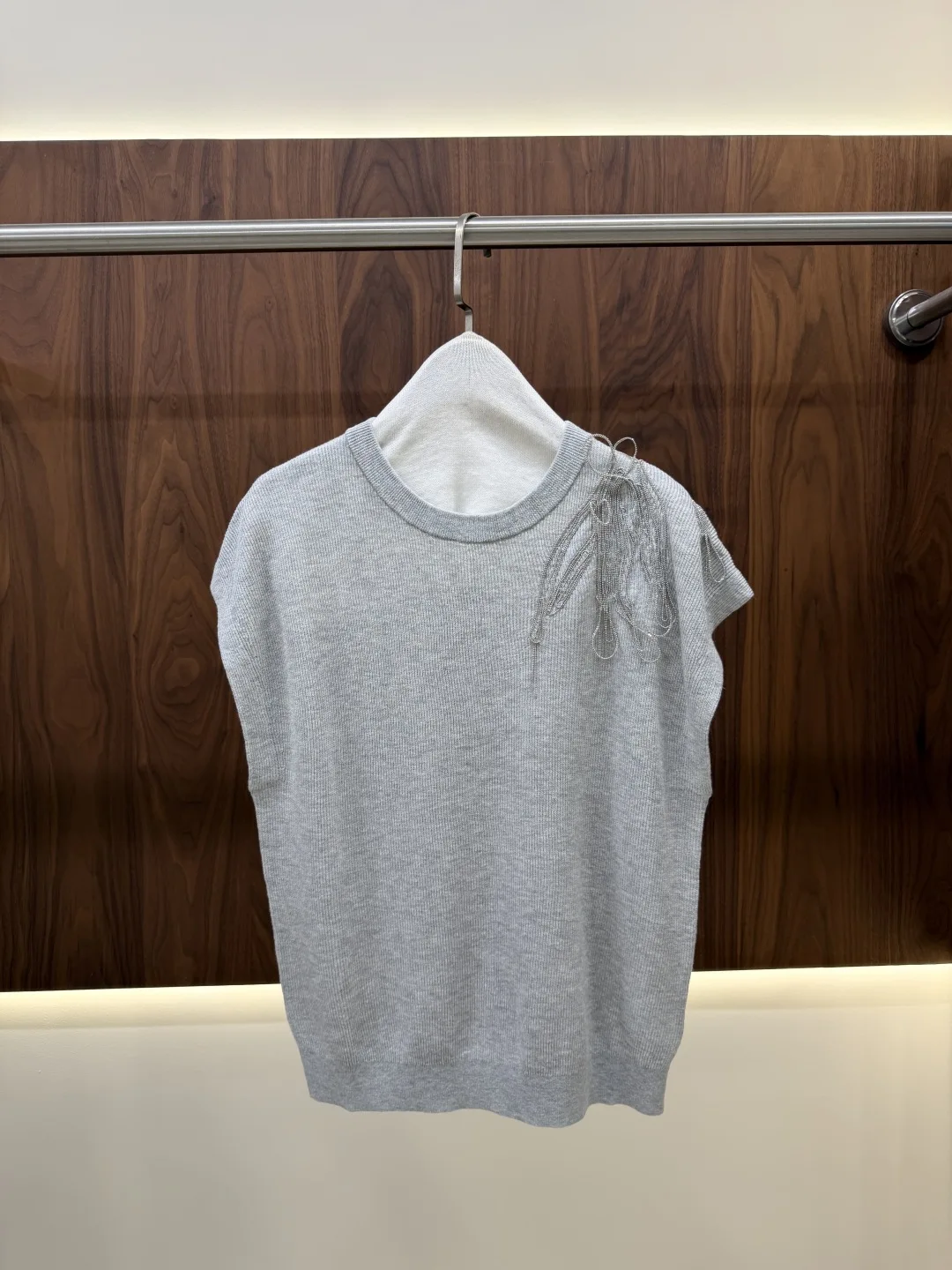 2026 Spring/Summer New Arrival: Women'S Crew-Neck Short-Sleeve Knit Top With Beaded Chain Embellishment