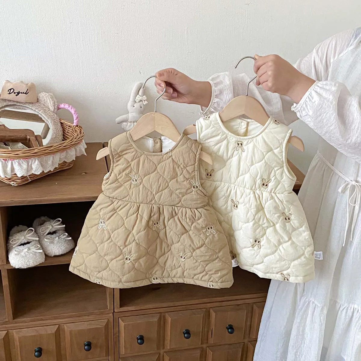 Girls' Autumn and Winter Korean Sleeveless Cotton Dress, Female Baby Fashion Versatile Embroidered Rabbit Vest Dress, Very Suitable