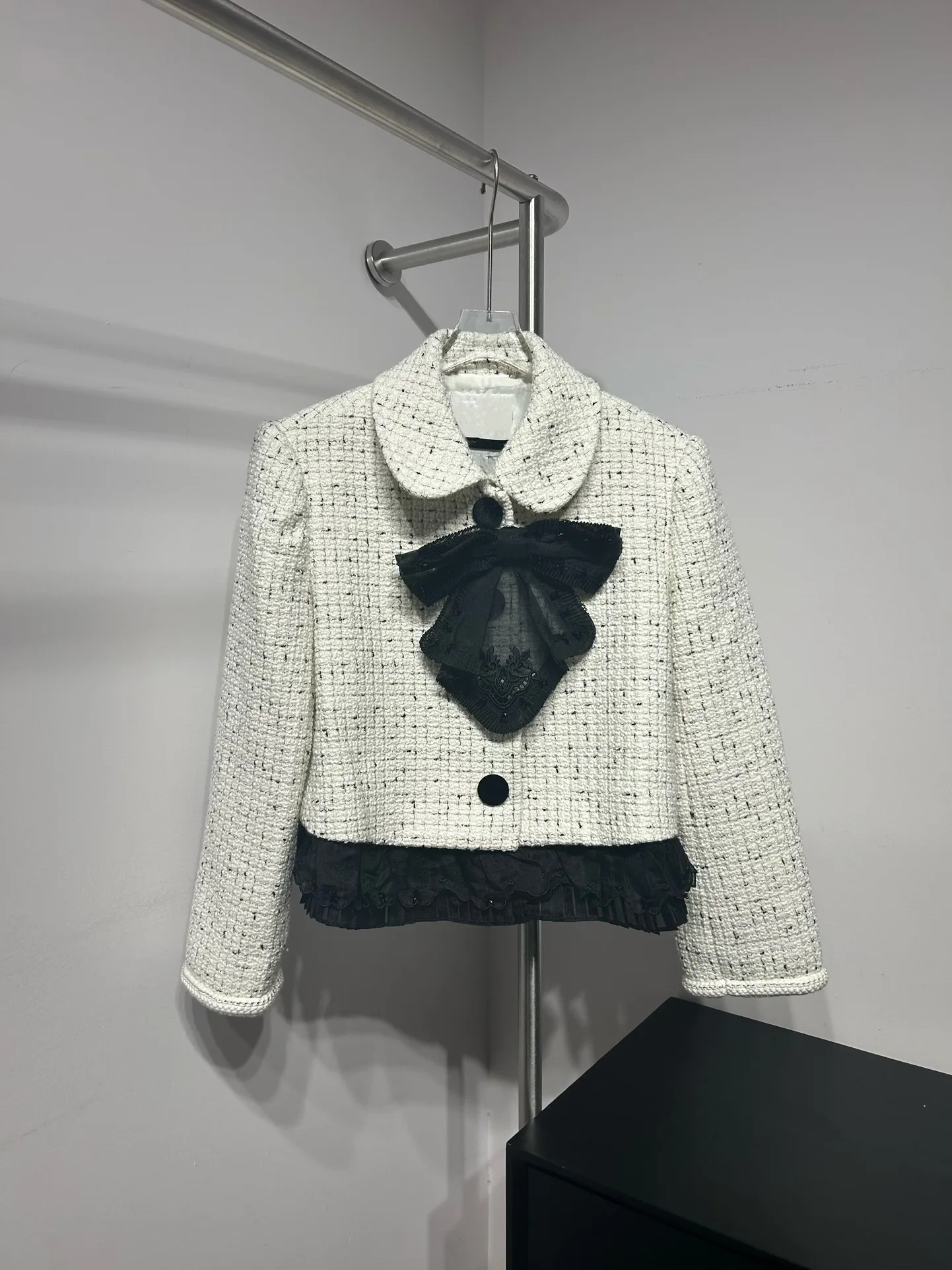 

Белая твидовая кружевная куртка с длинными рукавами, топы и короткая классическая куртка 2026