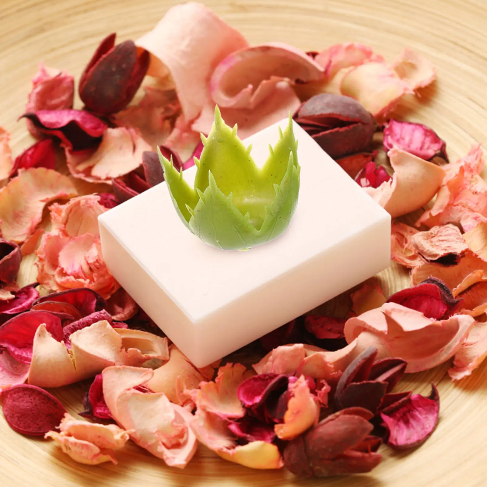 100 pièces de sépales de fleurs en plastique pour bricolage, calyces de rose artificielle, réceptacles pour fleurs artificielles, fournitures pour la fabrication de savons artisanaux.