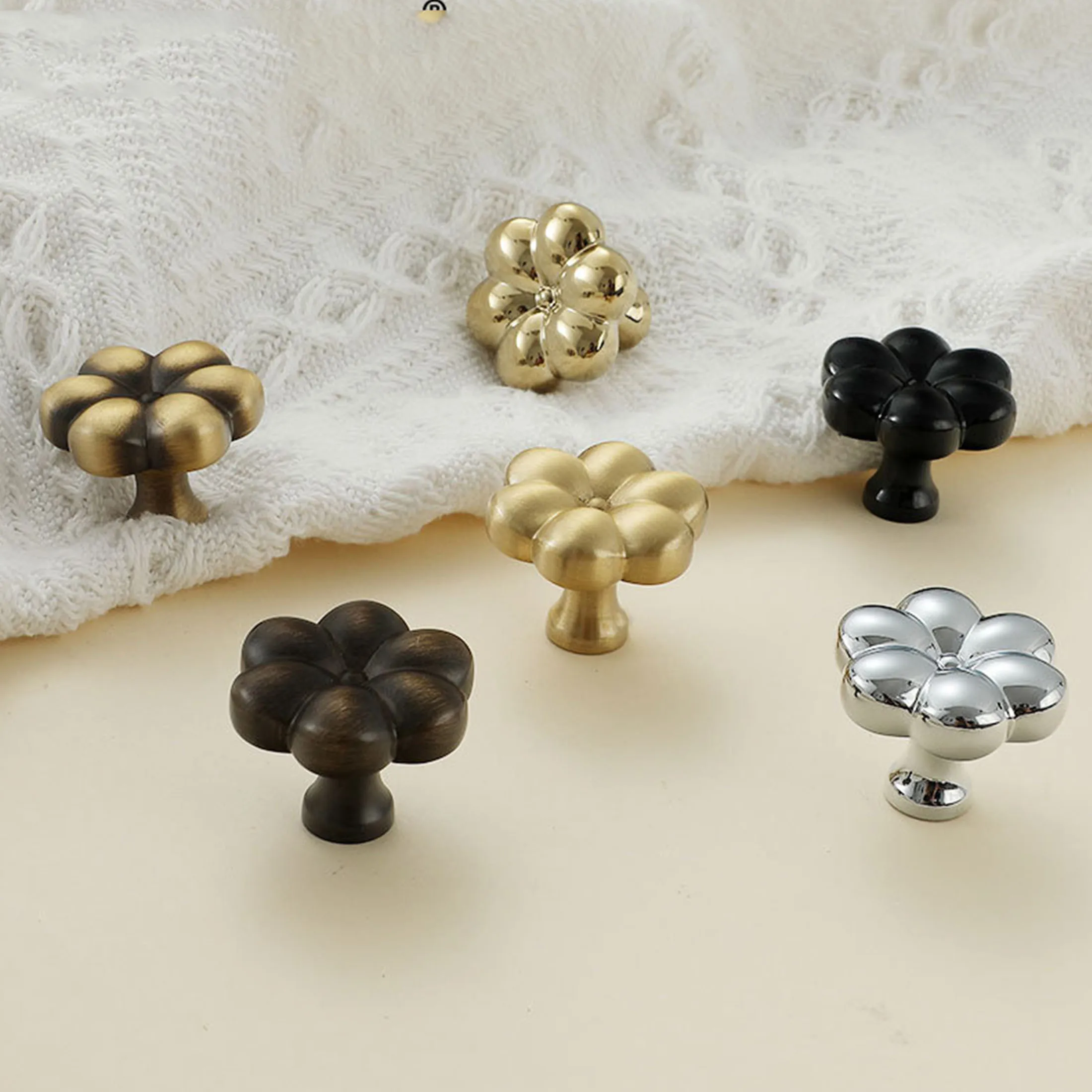 Creative Flower Handles for Cabinet and Drawer Single Hole Bright Chrome Brass Dresser Knobs Home Decor Furniture Hardware