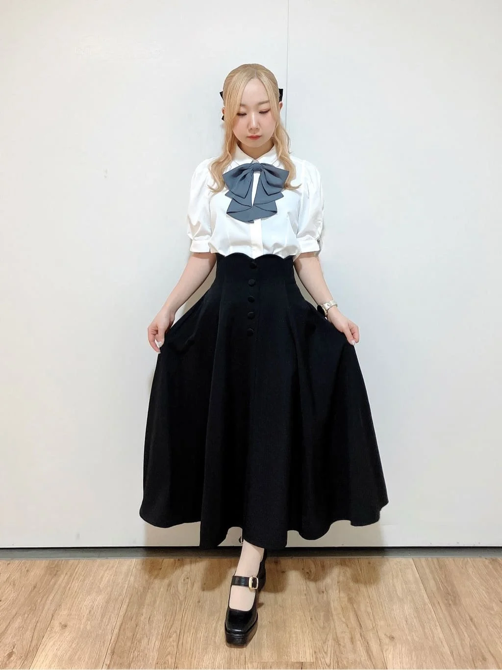 Japanese Elegant Retro Polo Collar Bow Tie Bubble Sleeve Single-breasted Versatile Commuter Solid Color Shirts Tops Women Summer