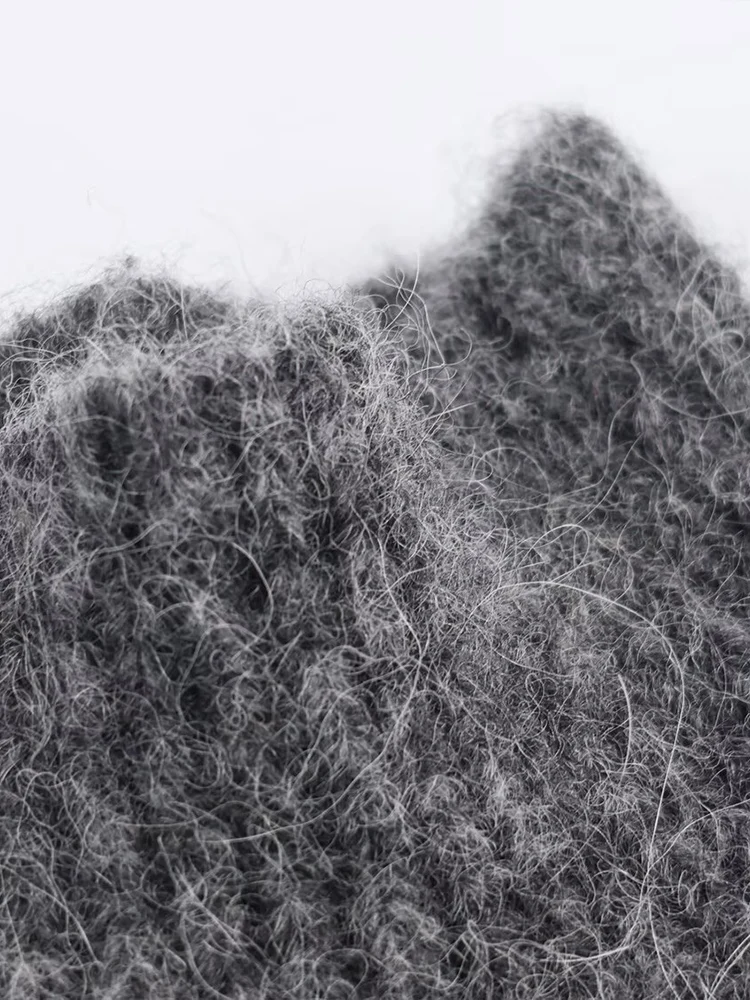 قميص نسائي جديد على الطراز الأوروبي أنيق ومتعدد الاستخدامات ورقبة عالية مع زخارف مطرزة بالخرز