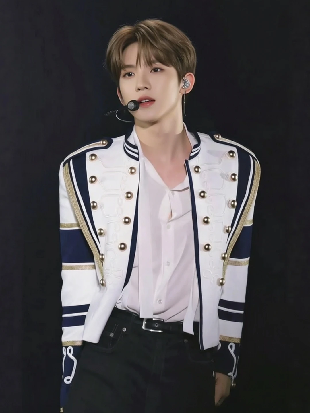 Retro Patchwork Color Stand Collar Men's Suit Teenage Performance Stage Costume Metal Button Decorated White Group Dance Outfit