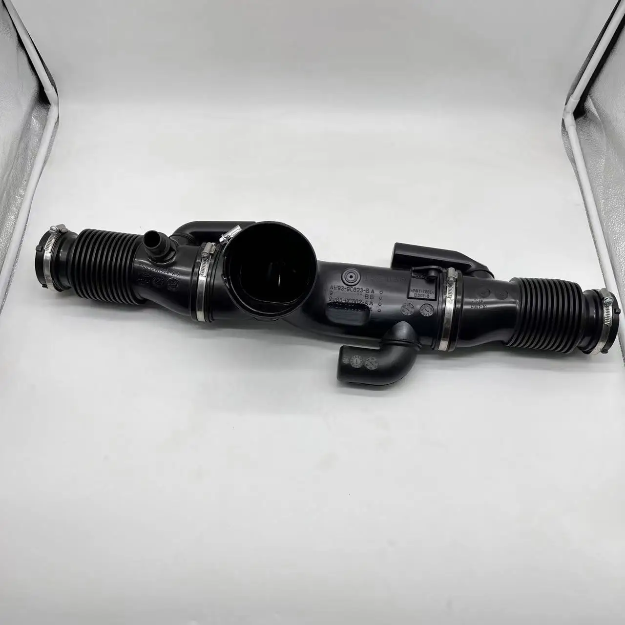 C2D17107  C2Z17820 C2D19760 Engine Air Intake Hose Coolant Tube Pipe accessories For JAGUAR XJ 2010- XF 2009-2015 3.0L - view 2