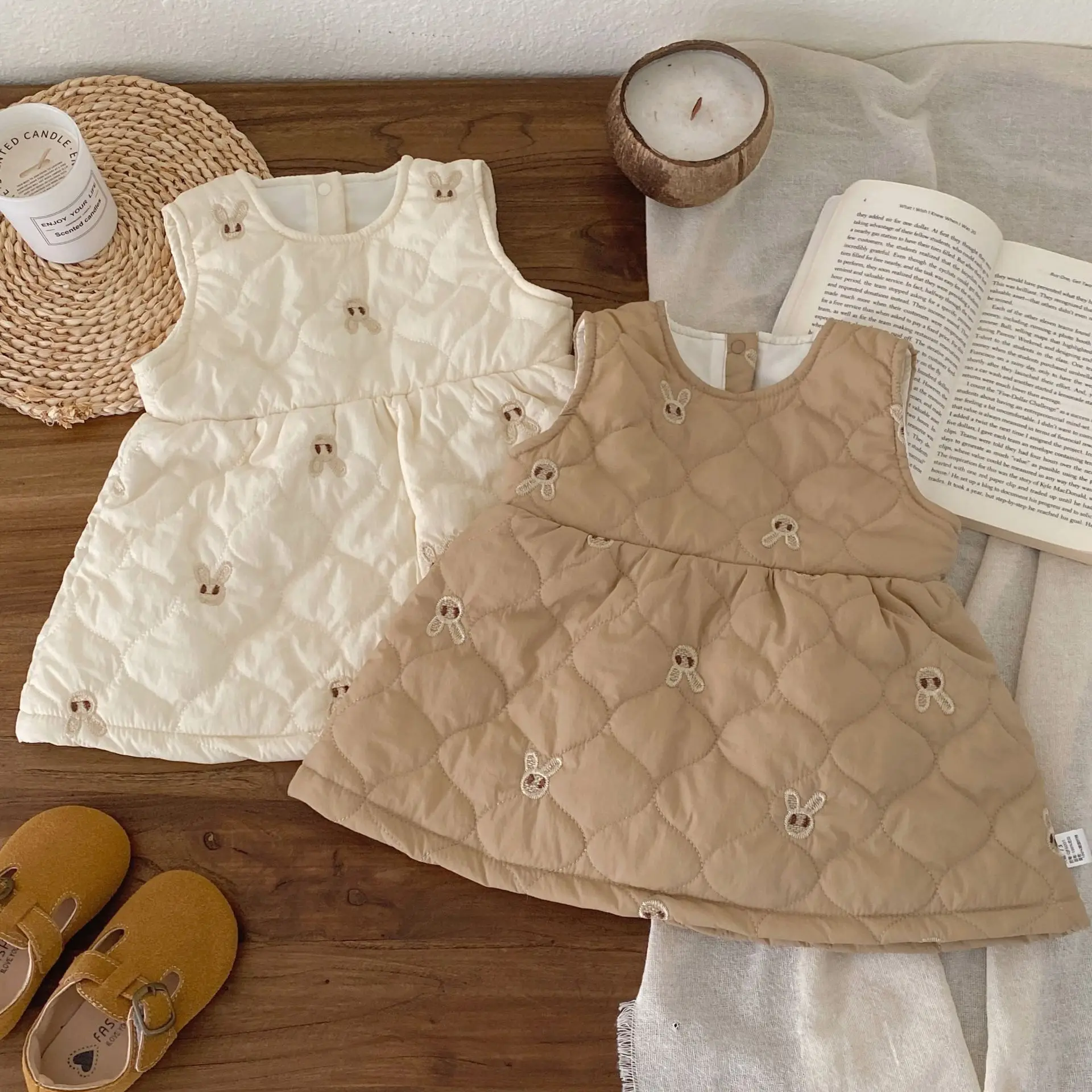 

Новая осенне-зимняя одежда для девочек, хлопковое платье корейской версии без рукавов, детское платье, платье с кроликом для маленькой девочки