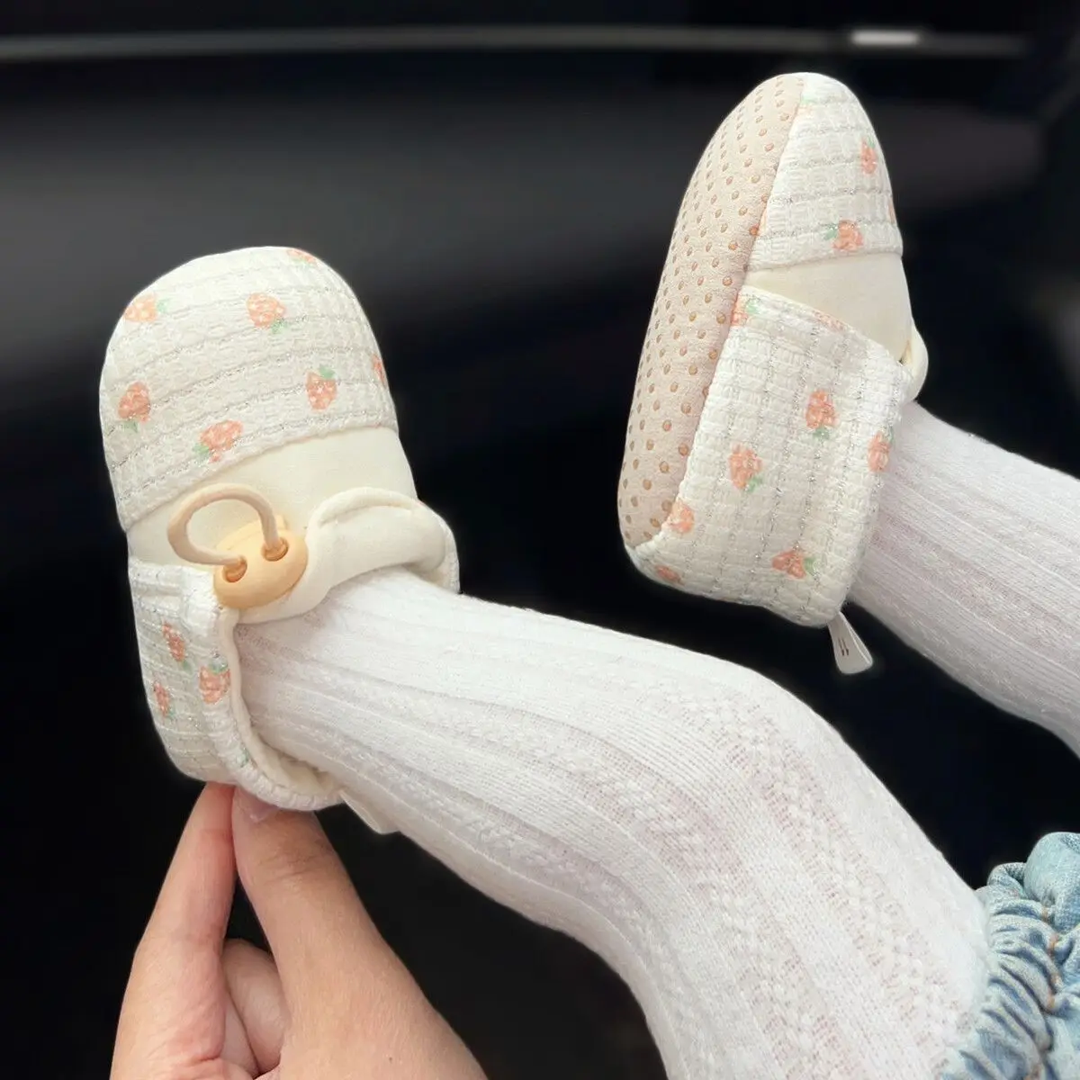 

Новые весенние прогулочные туфли на мягкой подошве для маленьких девочек с эластичной застежкой, нескользящая модная тканевая обувь для детей 0-1 года, без скольжения