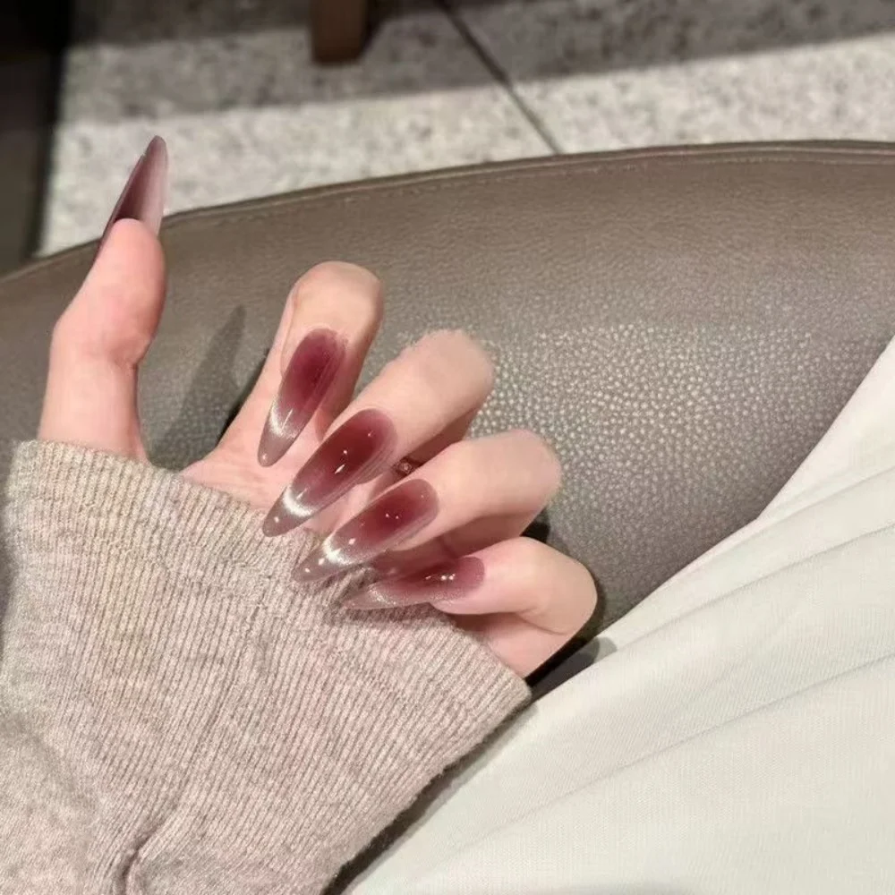 10 個の長いアーモンド型ワインレッドグラデーションキャットアイフェイクネイル、女の子や女性に適しており、着用可能で取り外し可能