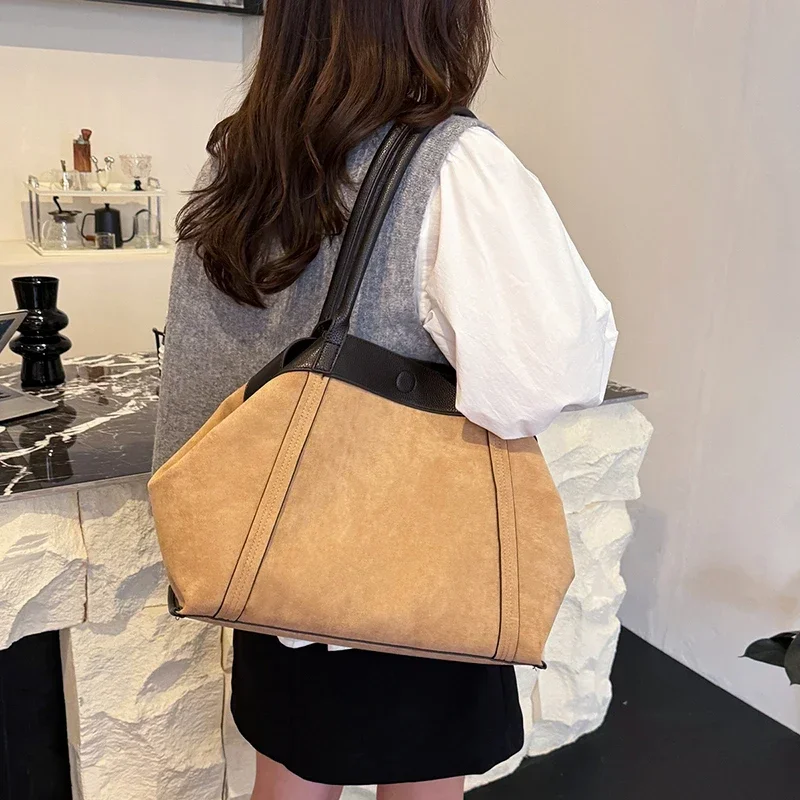 حقيبة كتف نسائية جلدية فاخرة كلاسيكية مصممة على الموضة حقيبة يد كروس أنيقة للمعيشة العصرية اليومية