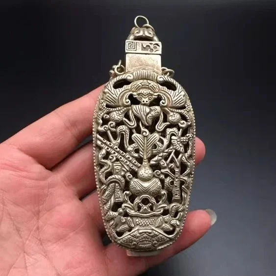 Chinese old Exquisite Tibetan silver Hollow carved bat Sachet