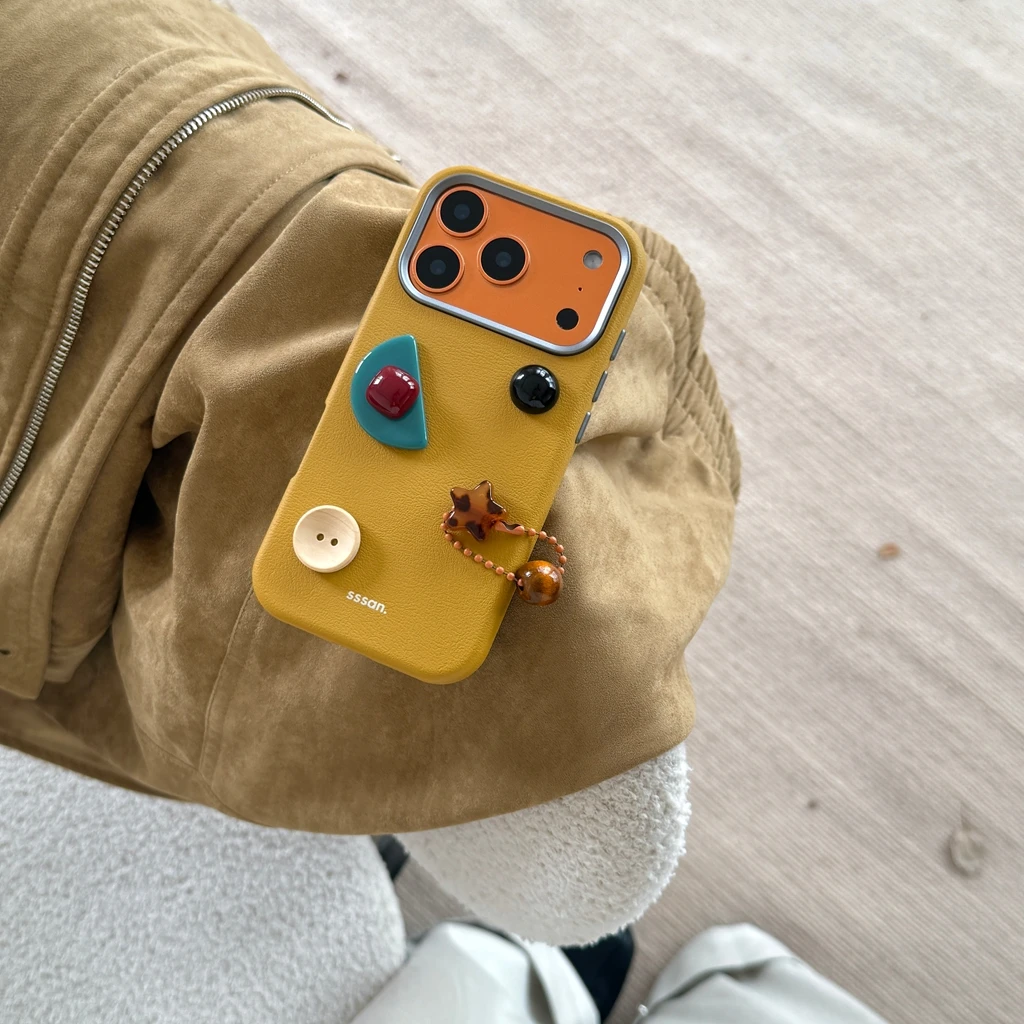 

Усовершенствованный желтый кожаный стереоскопический чехол с круглой цепочкой и бусинами, противоударный чехол для телефона для iPhone 17, 16, 15, 14 Pro Max