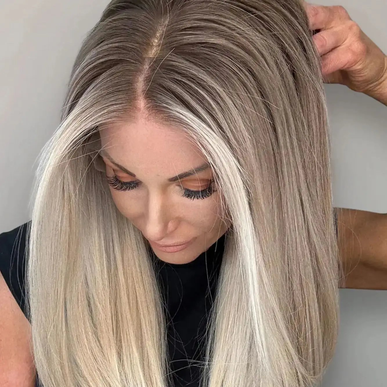 Straight Heat Resistant Wig Ombre Platinum Blonde Synthetic Lace Front Wig Dark Roots Natural Preplucked Hairline Premium Wigs