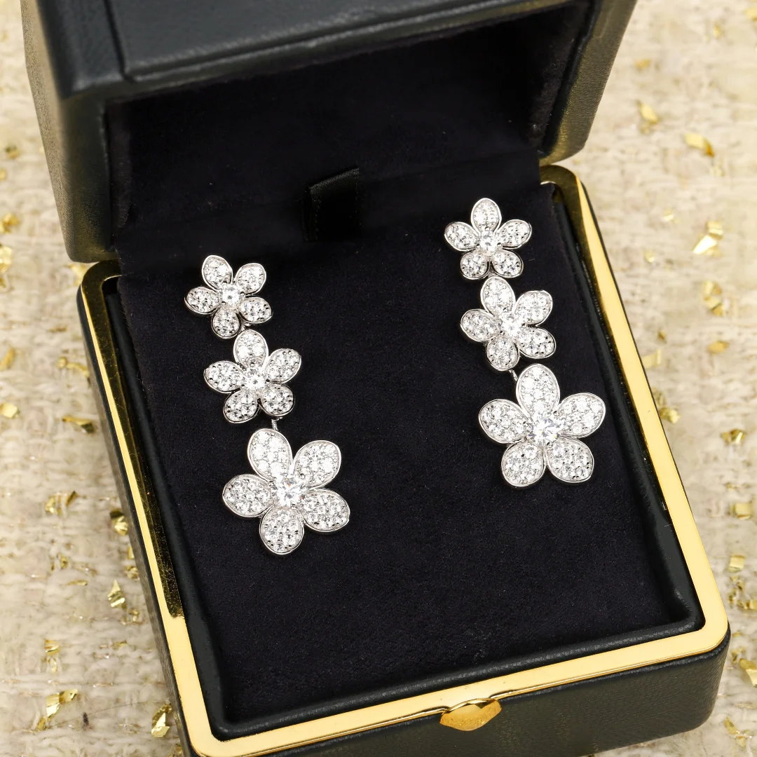 2026 Fashion Silver Diamond Zircon Three Flowers Earrings Women Europe Elegant Luxury Jewelry