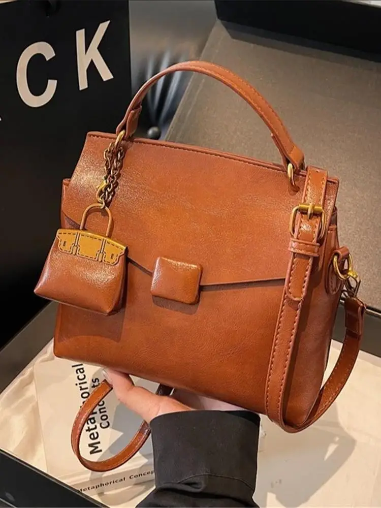 

Сумка в стиле ретро, повседневная сумка через плечо, женская простая сумка через плечо, осень-зима, новинка, стеганая искусственная кожа, нейлоновая молния C...