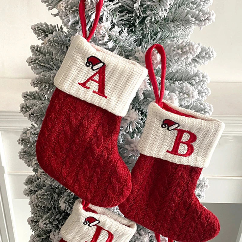 Grün/Rote Weihnachtsstrümpfe, gestrickte Weihnachtssocken 2026, Weihnachtsfeier-Dekoration, A-Z Buchstaben-Stricksocken, Navidad Neujahr 2027 – Detail 8