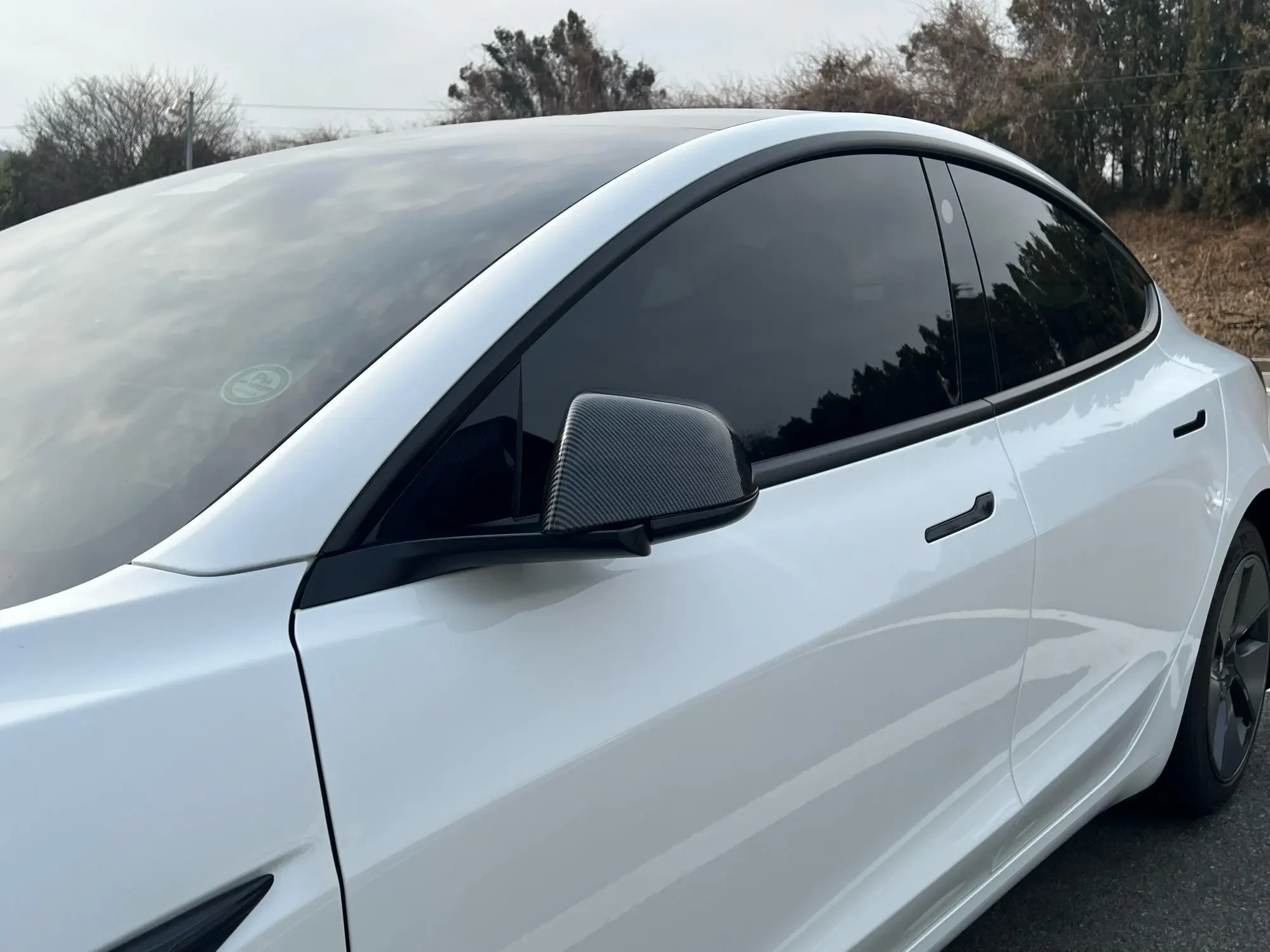 Penutup pengganti cangkang cermin spion untuk Tesla Model 3 (highland)2018-2024/Model Y suku cadang pengganti tutup cermin samping eksterior