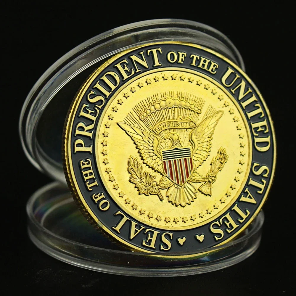 Keep America Great! Trump 2020 Collectible Gold Plated Souvenir Coin President of The United States Commemorative Coin