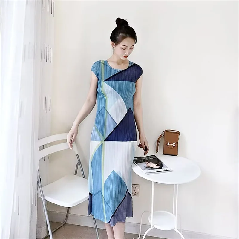 

New 2025 Womens Dresses Miyake Pleated Geometric Temperament Color Matching DressSummer Elastic Slim Joker Fashion Dress Woman