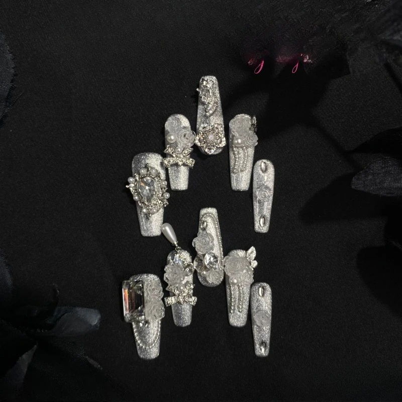[Qi Sili Warm] Hand-worn cat's eye silver manicure rotating super long T-pointed white wedding nail flower