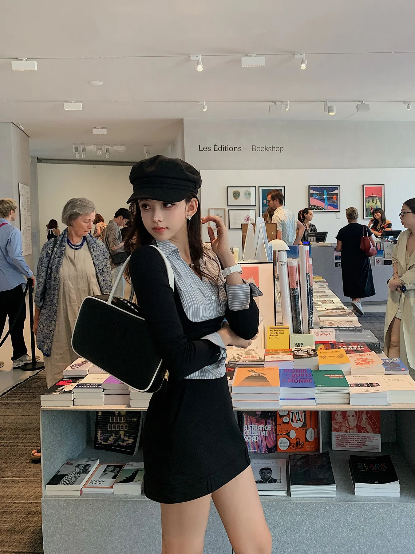 

Комплект из топа и юбки в полоску с высокой контрастностью, женский модный повседневный костюм с длинными рукавами и круглым вырезом, летний комплект из двух предметов 2025 года