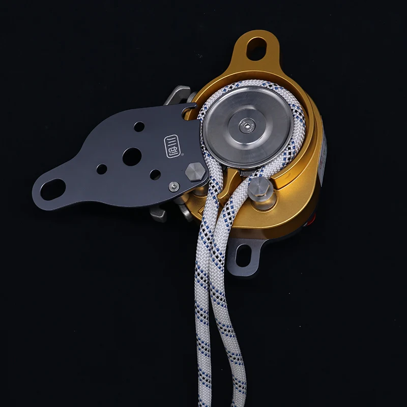 

Lifting heavy object pulley climbing rope