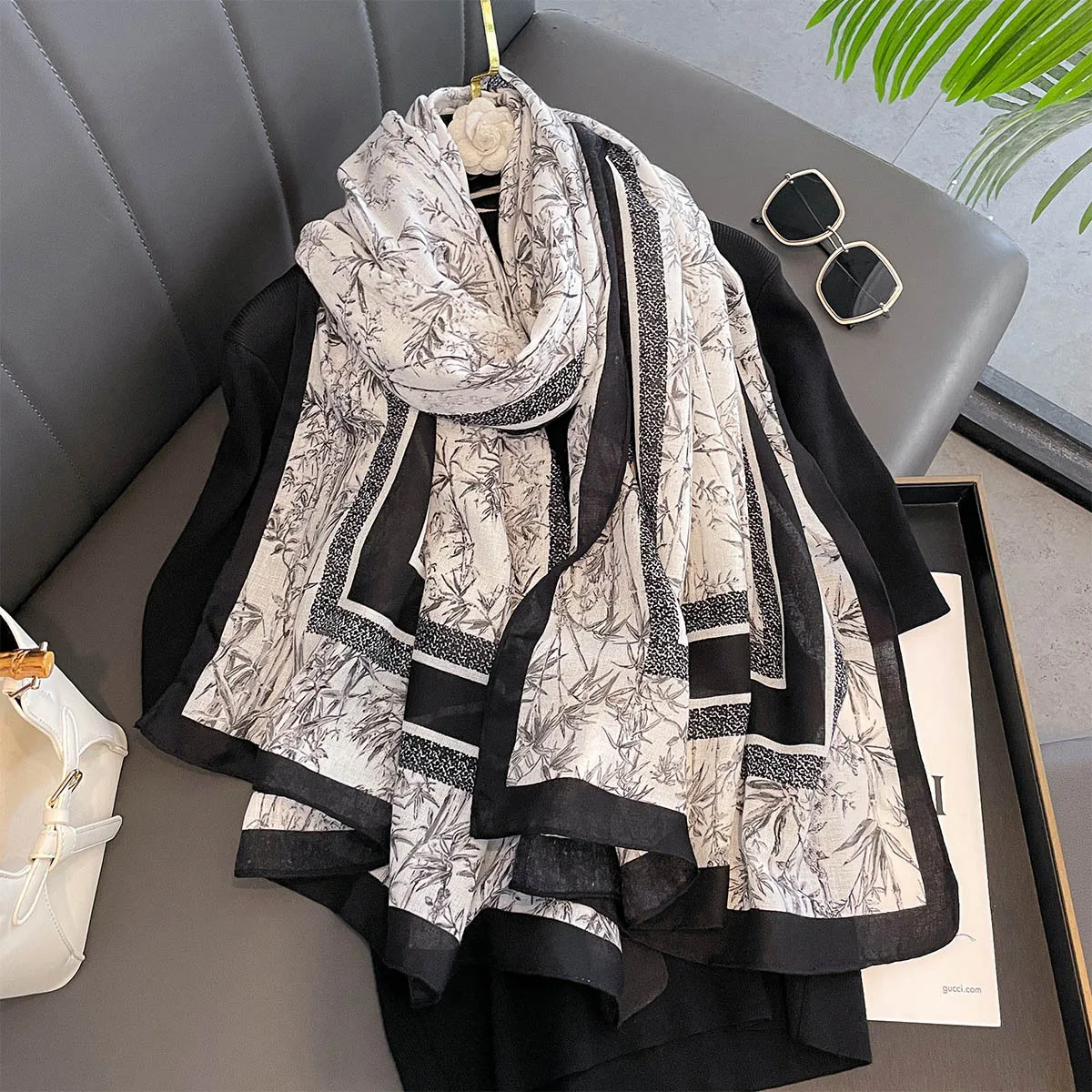 

Новинка 2025 года, шарф с принтом листьев для женщин, дорожные защитные шарфы для шеи, теплая защита от солнца, ветрозащитная накидка, стильная элегантная шаль