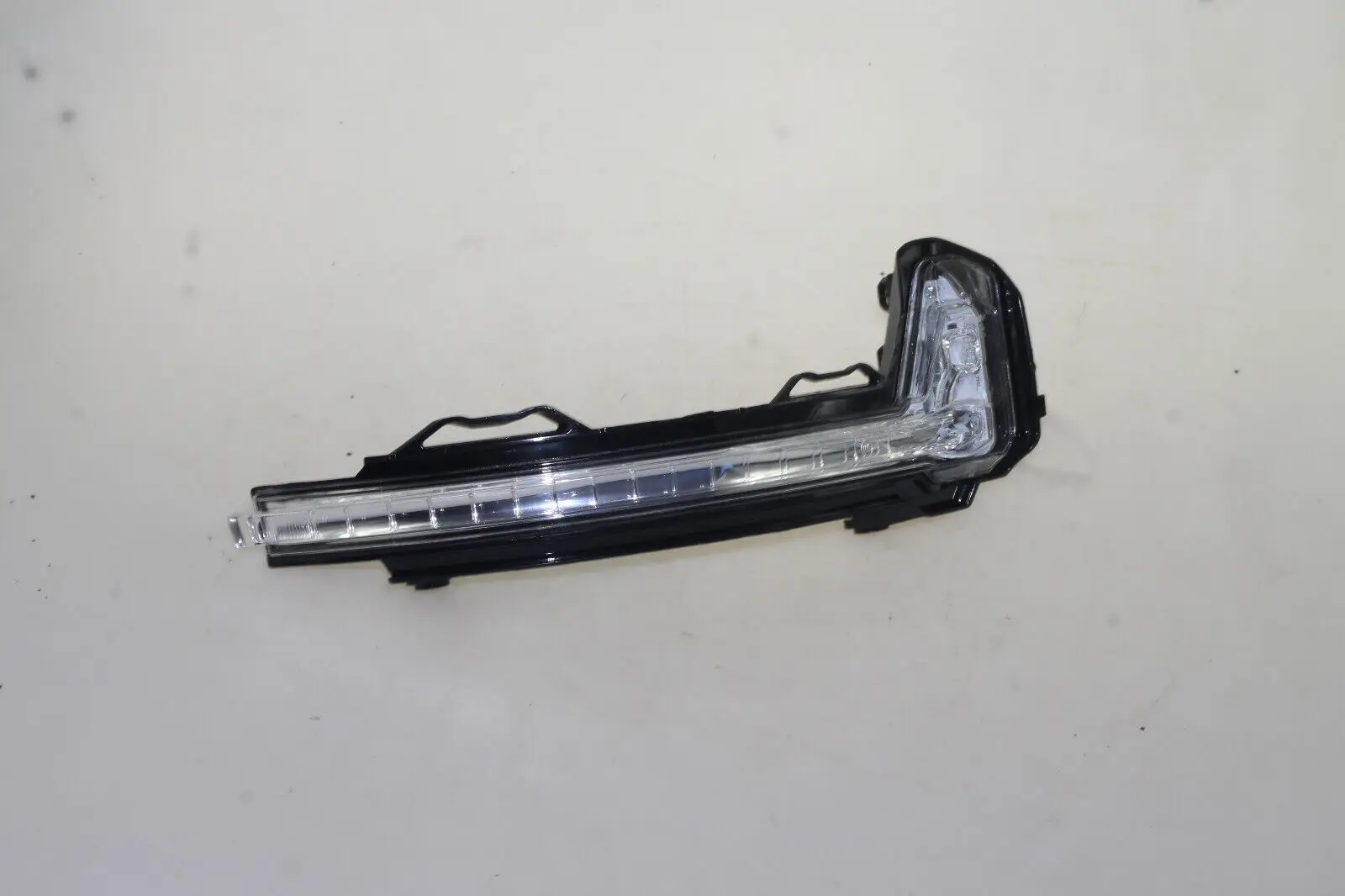 

Left Right Side Mirror Turn Signal Indicator Light For VW Tiguan 2018-2022