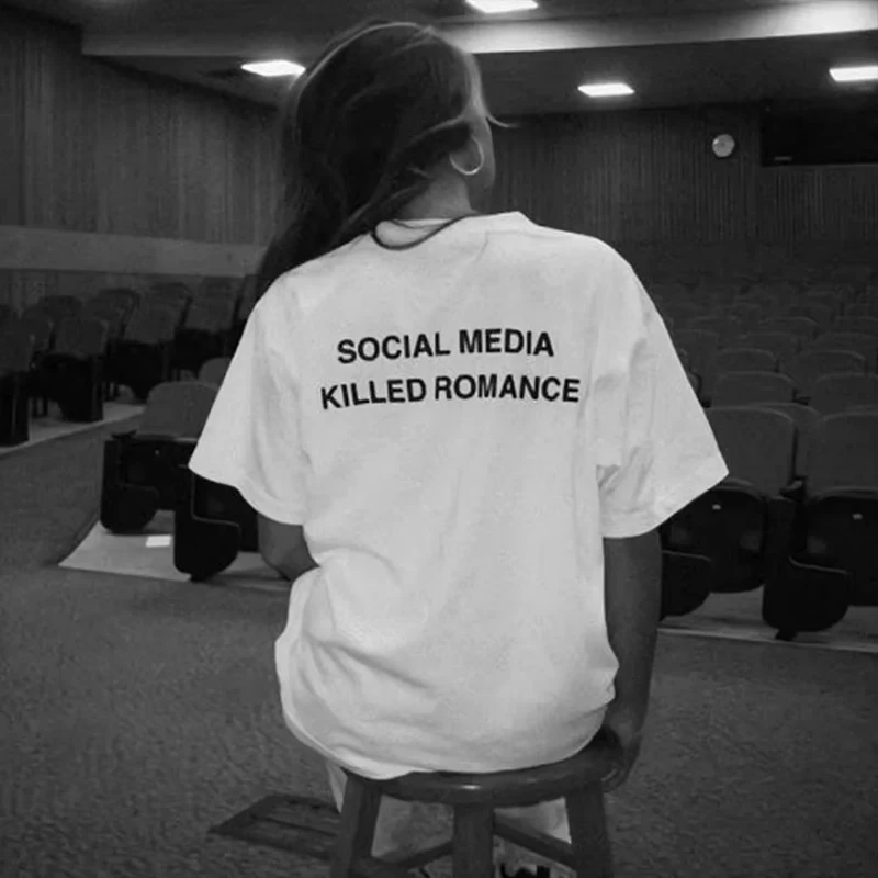 2025 Social Media Killed Romance T-Shirt für Männer und Frauen, ästhetisches Valentinstag-Druck-T-Shirt, Paar Baumwolle, T-Shirt, Tops, Kleidung