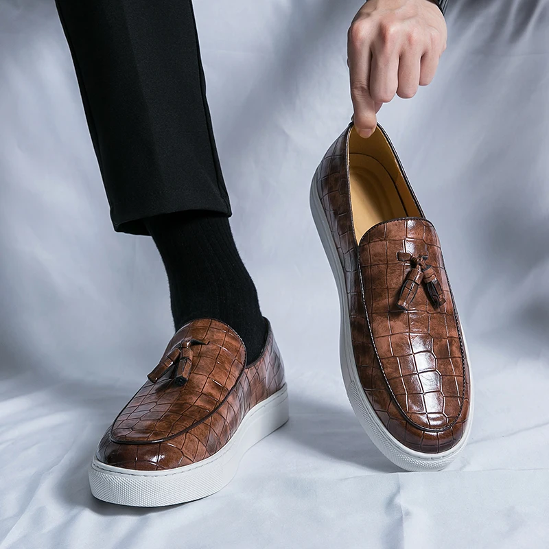 Luxury Brand Fashionable Tassel White Sole Loafers Comfort Casual Shoes Slip-On Oxford Groom's Wedding Shoes Designer Mens Shoes