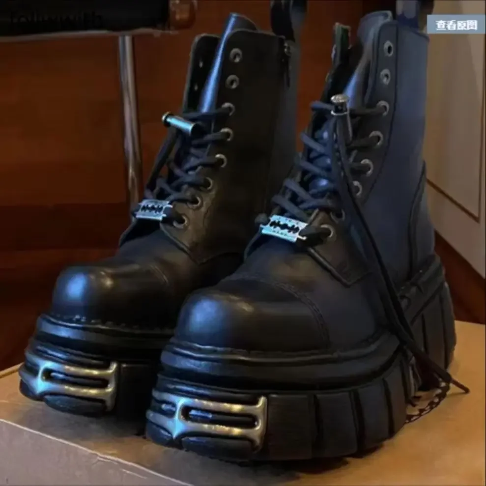 

Metal Buckle Wedge Heel Thick-soled Lace-up Boots Women Black Leather Fashion Boots 2024 Spring British Style Motorcycle Boots