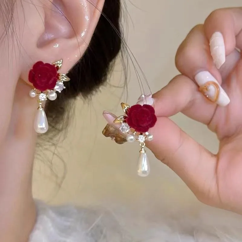 Wine Red Imitation Velvet Rose Pearl Earrings for Women Vintage Red Rose Elegant High-end Studs Earrings Jewelry Accessories