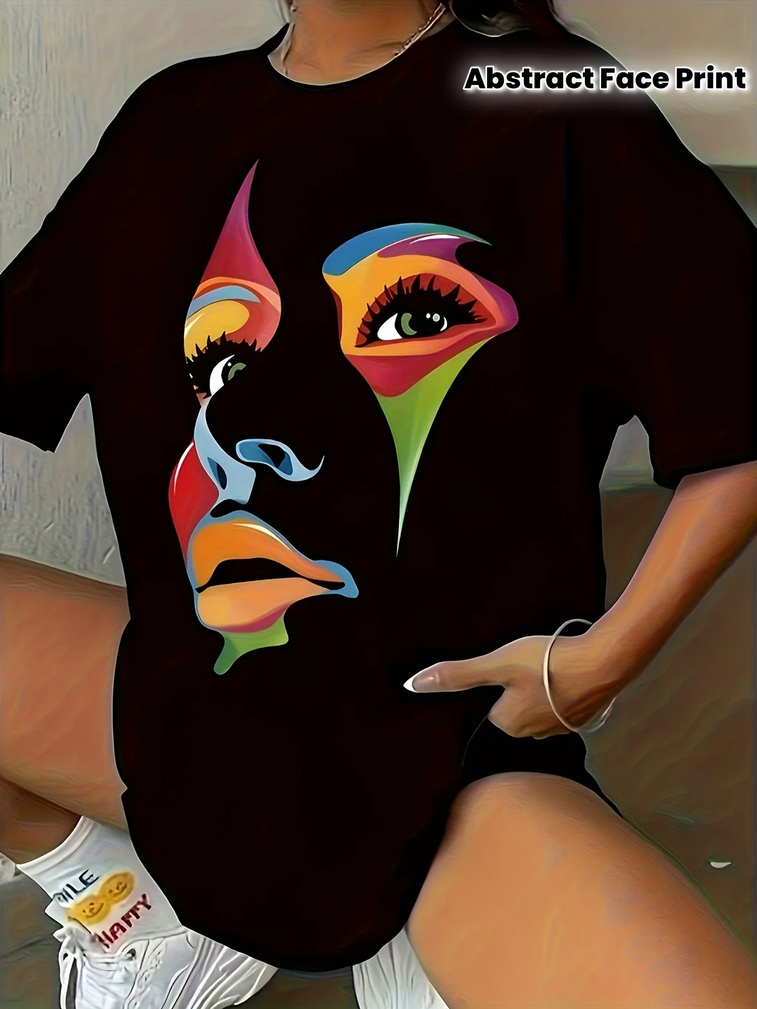 Ladies' T-shirt with Abstract Facial Print, Comfortable Short Sleeved T-shirt, Fashionable and Breathable Casual Top