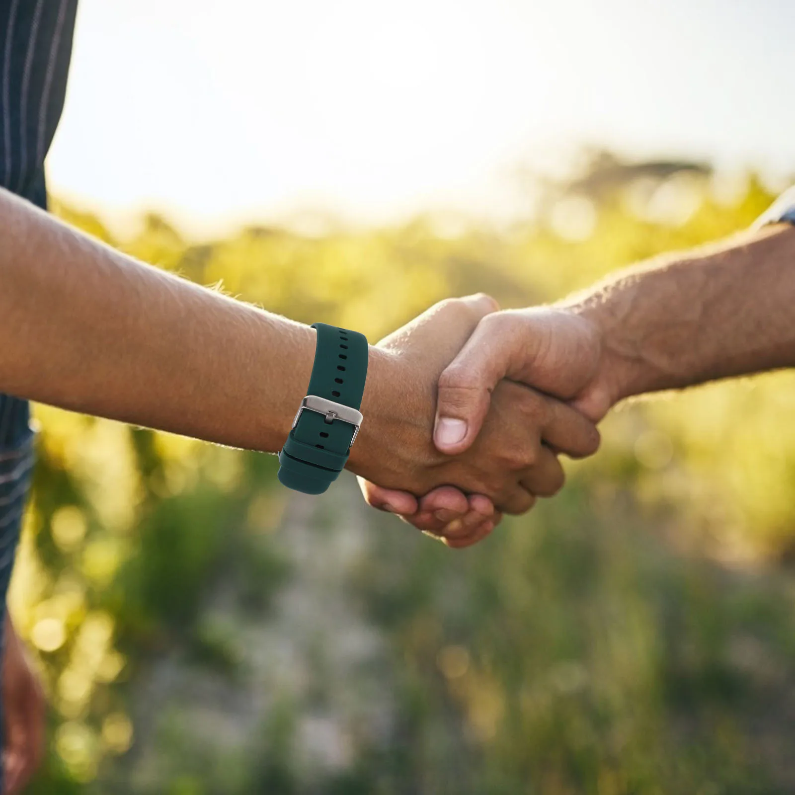 

2Pcs Breathable Silicone Watch Band Smooth Finish Anti-Slip Edges Replaceable Strap for Fitness Outdoor Activities