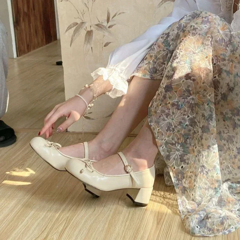 Japońskie śliczne damskie baletki Lolita Round Toe Bowtie Mary Jane Shoes College Ladies High Heels Elegant Pumps Wedding Shoes