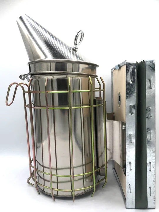 Bee Smoker with Heat Guard Protection Sprayer Beekeeping Smoker Manual Bee Smoke Sprayer Beehive Smoker Beekeeping Equipment