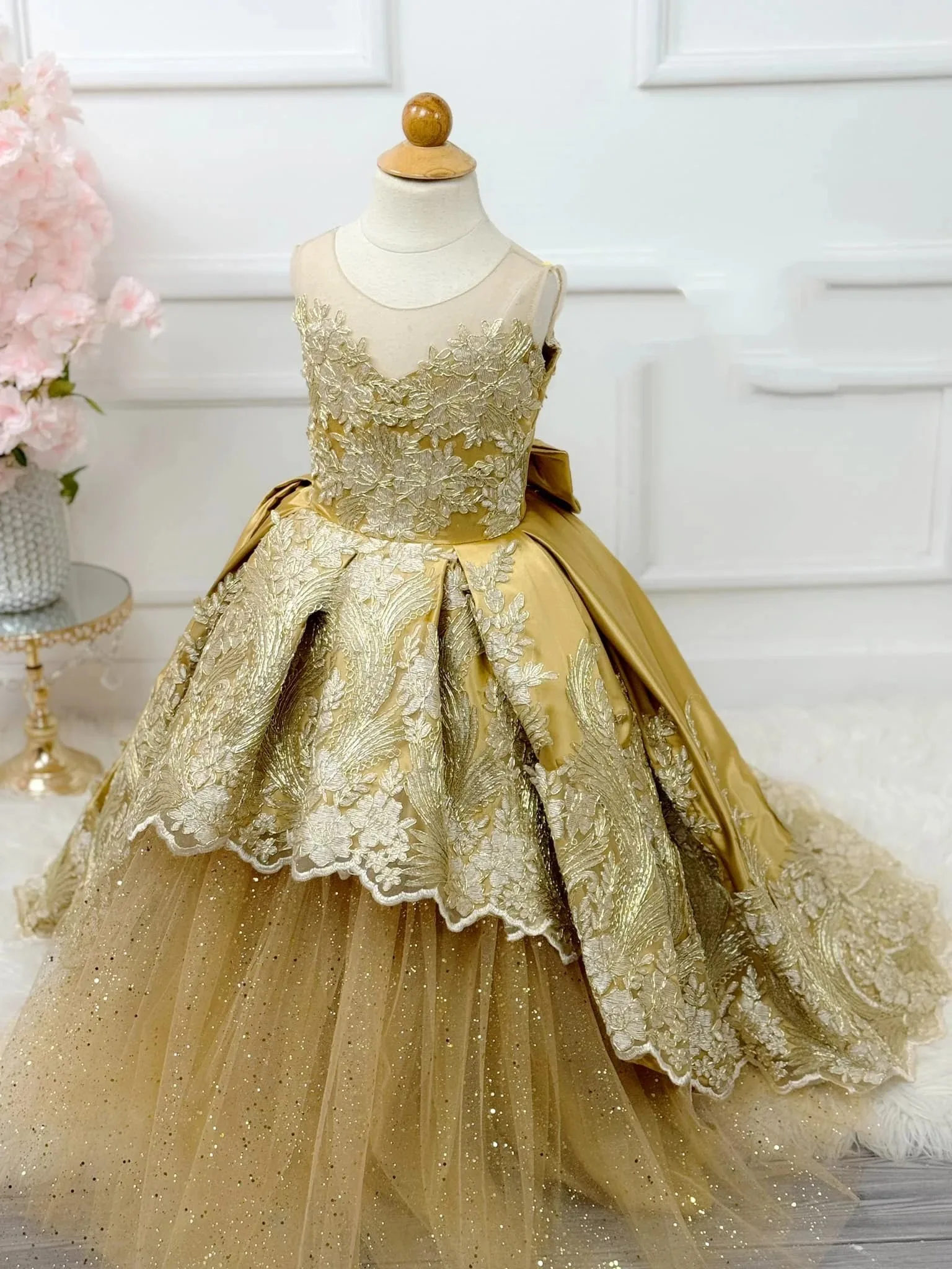 

Customized Gold Flower Girl Dresses for Wedding with Bow Lace Appliques Princess First Communion Kids Birthday Party Ball Gowns