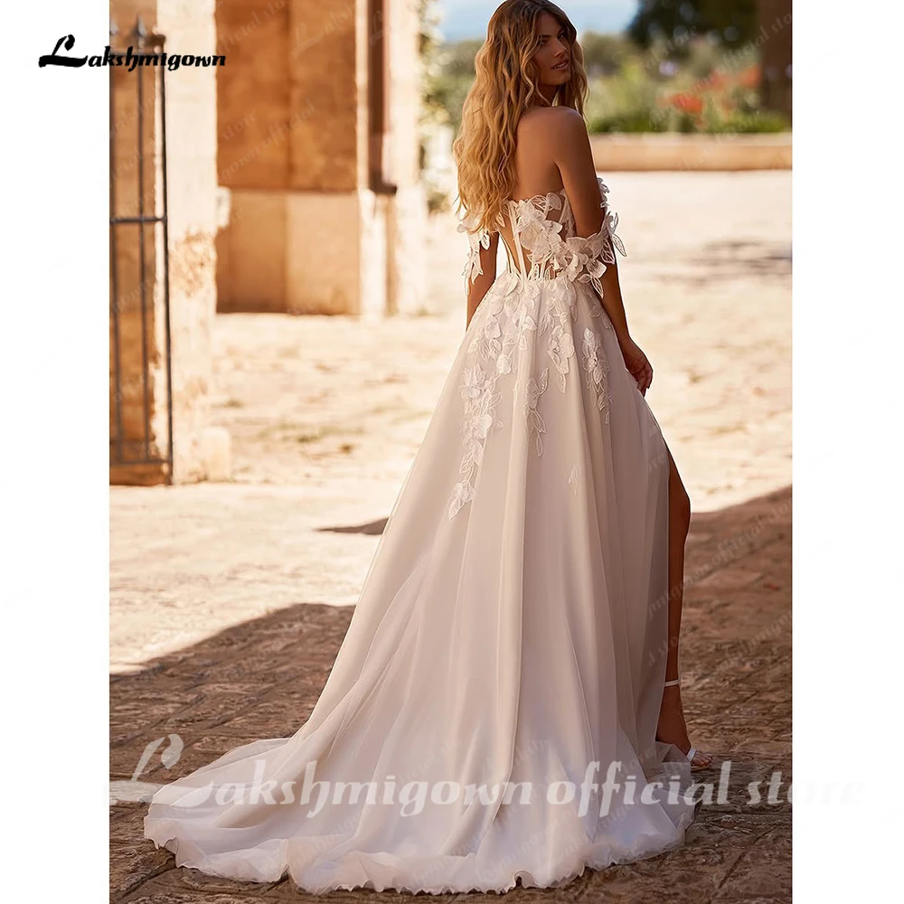 Lakshmigown Hochgeschlitzte A-Linien-Hochzeitskleider mit Off-Shoulder-Ausschnitt, Applikationen und Spitze, Maßgeschneiderte Landhaus-Brautkleider – Detail 6